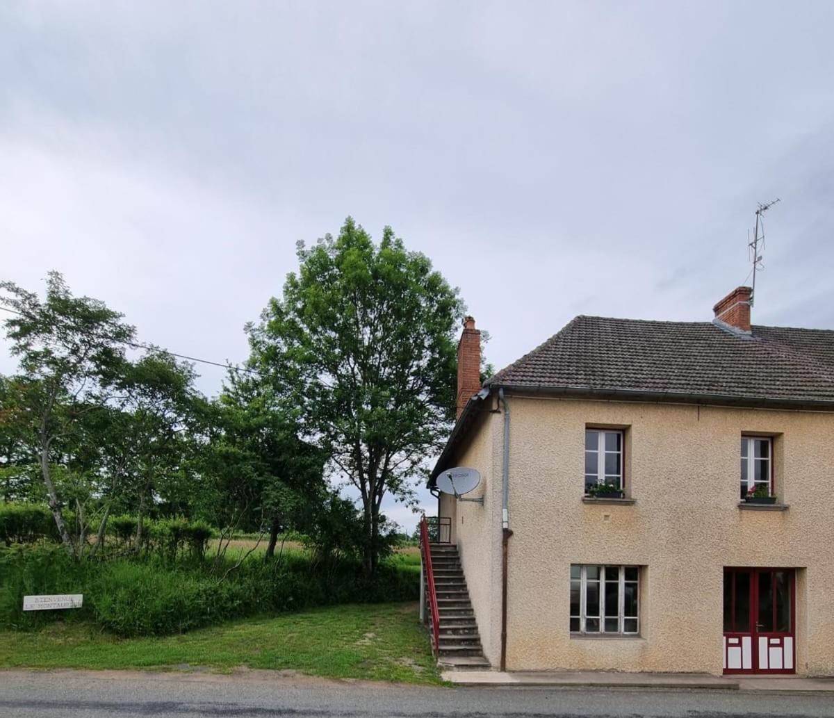 Le Montaurier Apartment Combrailles Exterior foto